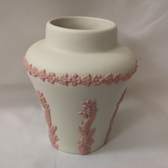 Lovely Wedgwood Style Pottery Vase, Cream w/ Applied Pink Floral Design, Canada - Picture 1 of 5